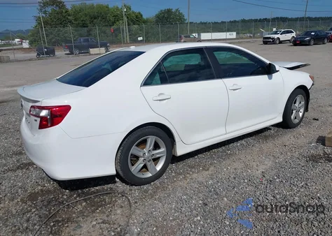 2014 Toyota Camry Se z USA, uszkodzony, nr VIN 4T1BF1FK4EU823564